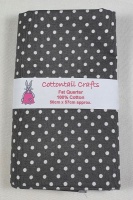 Fat Quarter - 009 Spots (3mm) - Grey